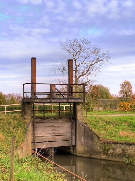 HDR van het sluisje in Ophoven