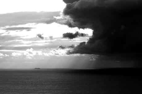 Schip gaat noodweer in