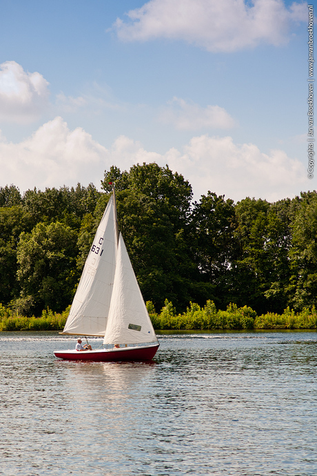 Zeilboot op het Brielse Meer