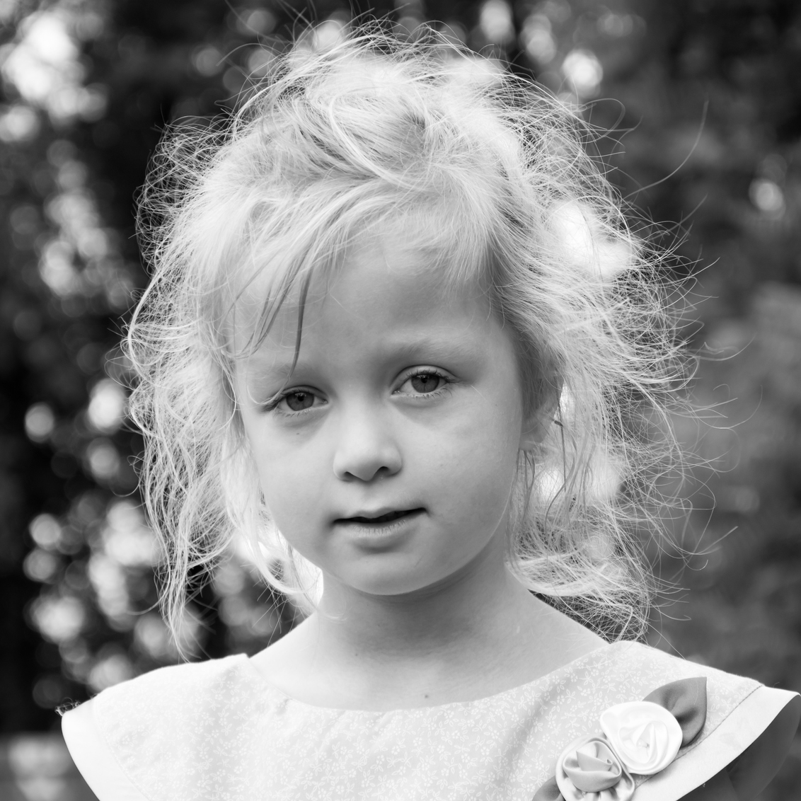acuut los van Dat Meisje zwart wit - foto van Annemarie1965 - Portret - Zoom.nl