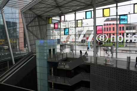 Station Antwerpen achteringang.