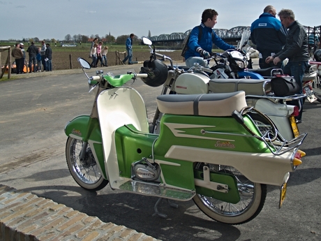 Een Superia Jet bromfiets.