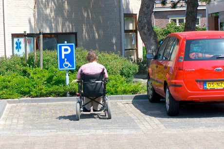 Eigen parkeerplaats.