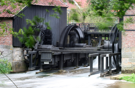 Bij de watermolen