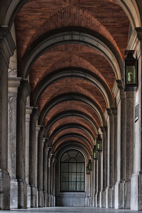 Corridor op het binnenhof