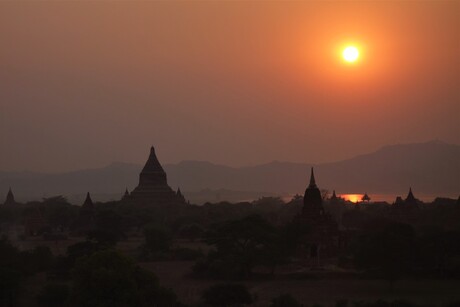 BIRMA /zonsondergang