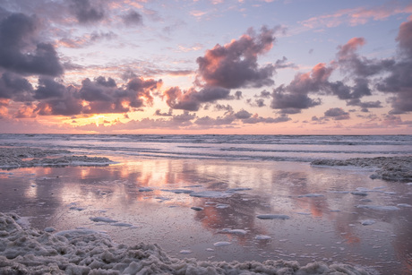 Schuimige zonsondergang op Terschelling