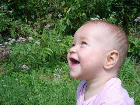 Lachen in het gras