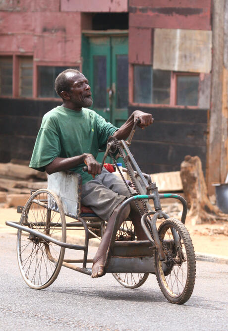 Straatbeeld in West Afrika..!!