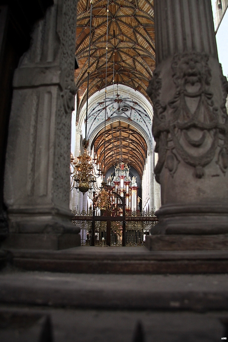 Mooi zicht door de Kerk 