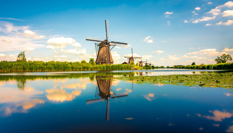 De beroemde rij molens van de Kinderdijk