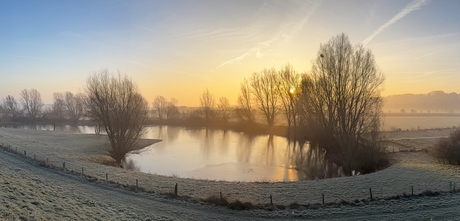 Zonsopkomst in de polder