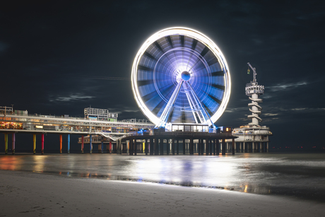 Scheveningen tijdens het blauwe uurtje