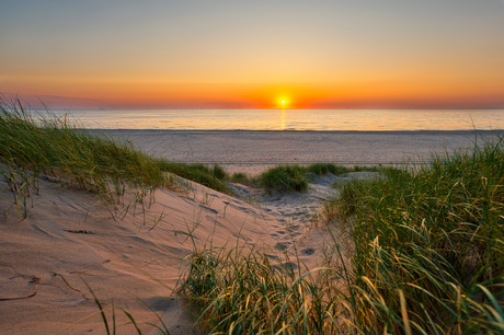 Zonsondergang aan zee