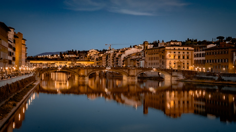 Blue hour langs de Arno