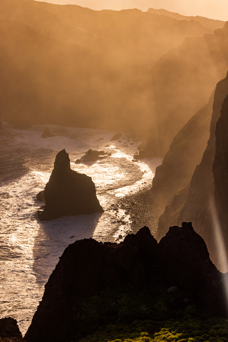 Zonsopgang met mist op Madeira