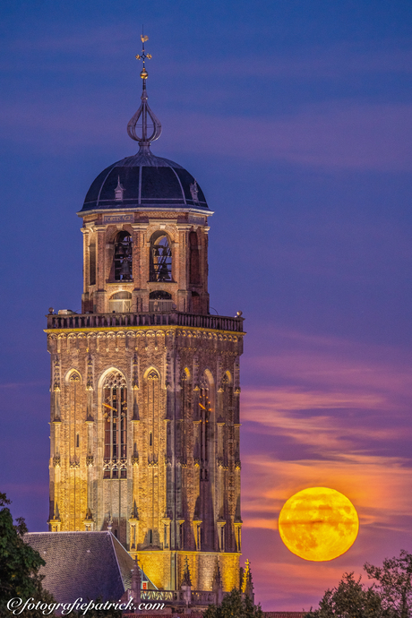 Laatste supermaan met deventerkerk 