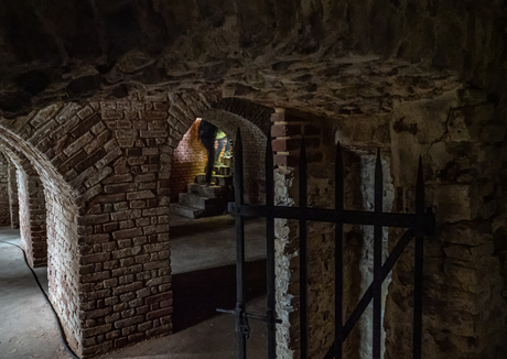 In de catacomben van het klooster