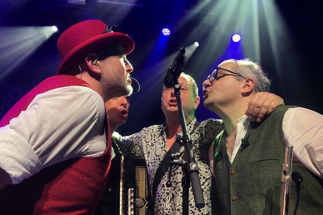 Optreden Pater Moeskroen Nobel, Leiden