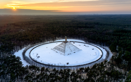 Pyramide tijdens zonsondergang!