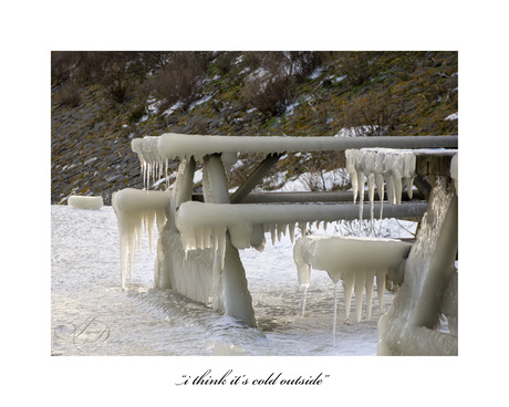 afsluitdijk in de winter