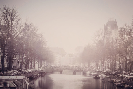 Amsterdam in de mist