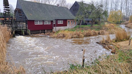Watermolen van opwetten