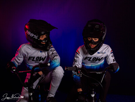 BMX Sportfotogragfie/ portret met rook en gekleurde lampen 