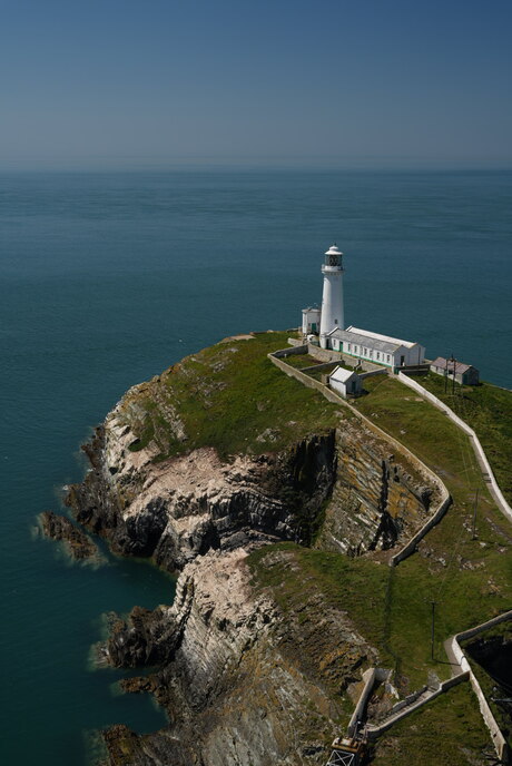 Enlighten the sea travellers. 