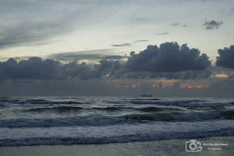 Zonsondergang aan zee (12)