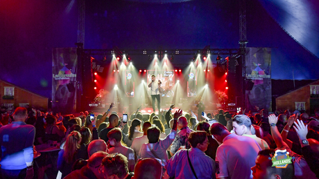 Festival overzicht op 1/3 e van de tent