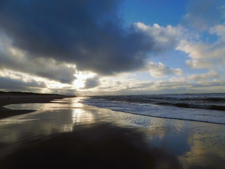 Spiegeling aan de Noordzee