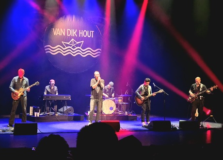 Van dik hout theater tour 