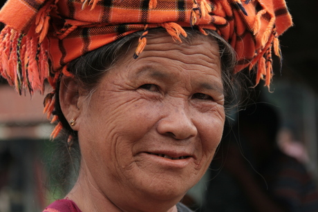 vrouw in Myanmar
