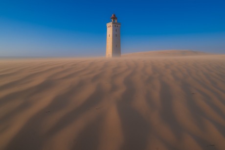 Vuurtoren vast in de storm