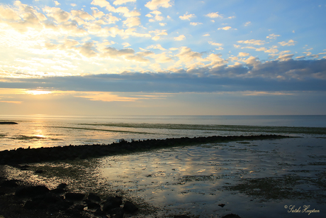 Zonsondergang boven het Wad