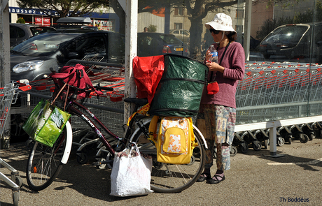 12090115113mW  bepakte fiets