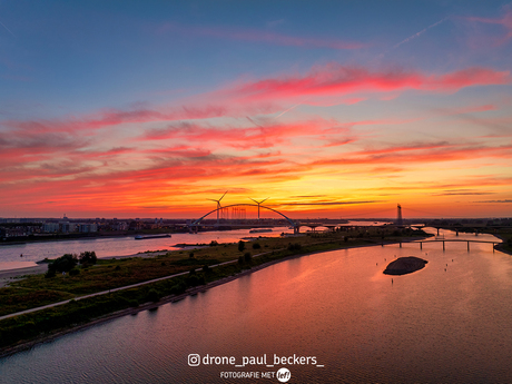 de Nevengeul | Spiegelwaal  Nijmegen