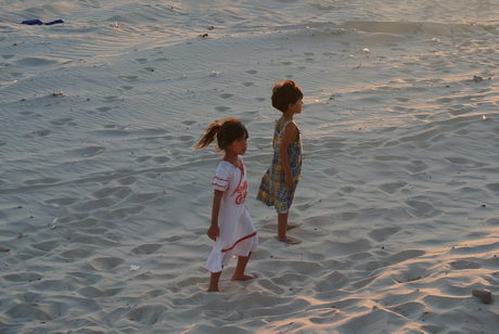Meisjes op het strand