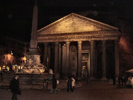 Pantheon bij avond