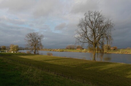 De Maas bij Grave