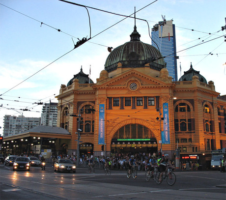 Flinders Street Station na zonsondergang.