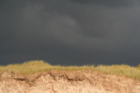 Storm boven de duinen