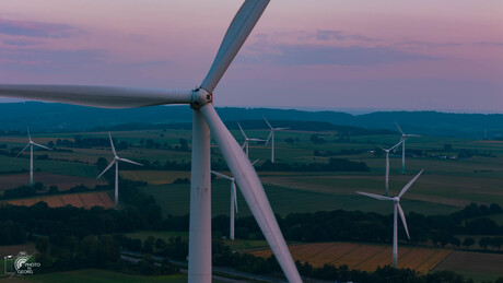 Windmolens met drone gefotografeerd