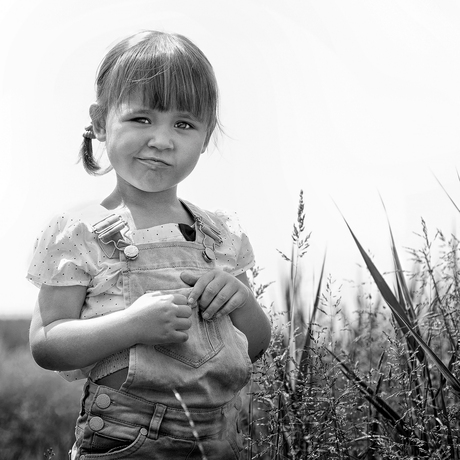 Portret buiten zwart-wit