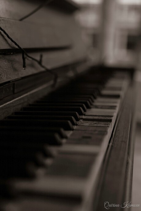 The old vintage piano