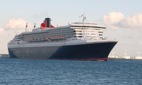 Queen Mary 2 verlaat de Waterweg nr2