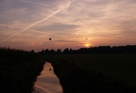 Ballon bij zonsondergang