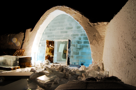 Building the icehotel