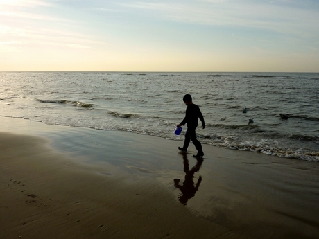 Water, zand, kinderen en licht.